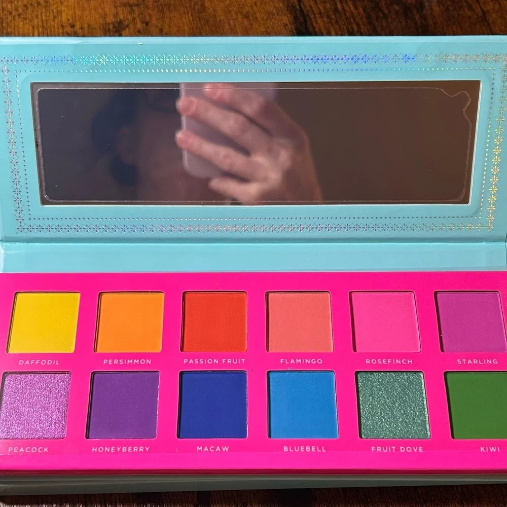 Ace Beaute Slice of Paradise Eyeshadow Palette